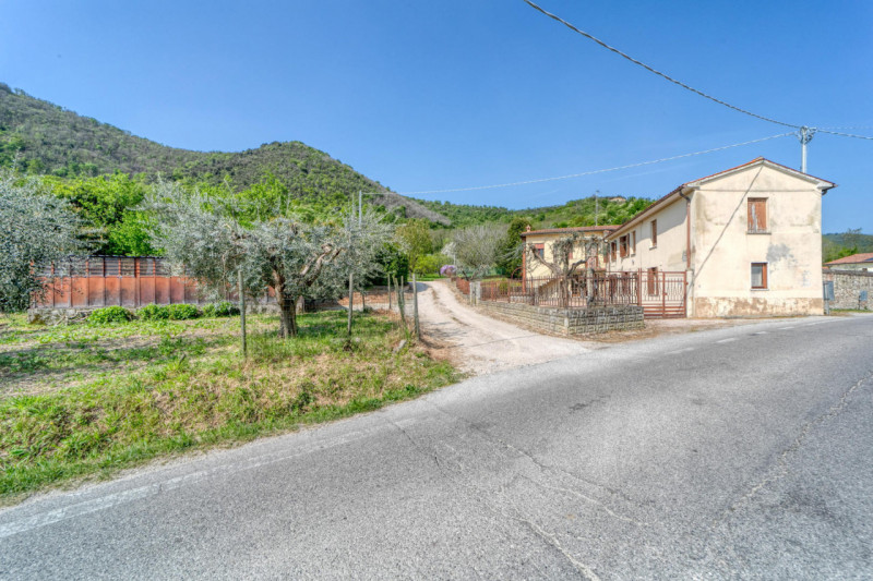 MONSELICE Zona Solana, ai piedi del colle Montericco in posizione tranquilla, proponiamo un'abita...