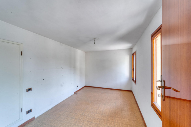 MONSELICE Zona Solana, ai piedi del colle Montericco in posizione tranquilla, proponiamo un'abita...