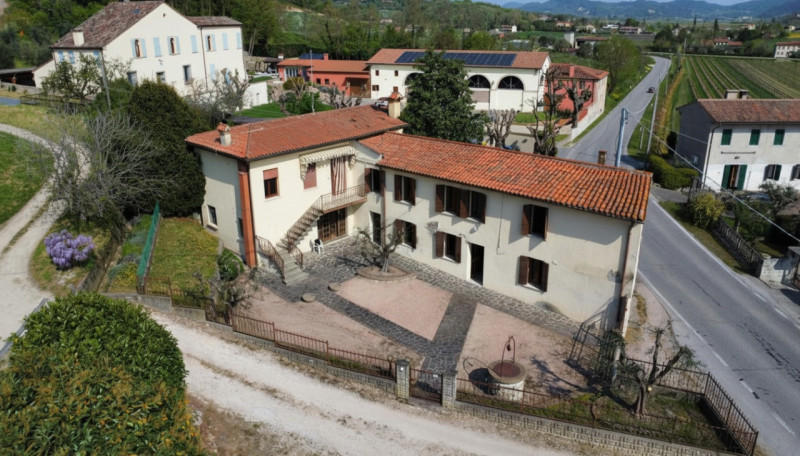 MONSELICE Zona Solana, ai piedi del colle Montericco in posizione tranquilla, proponiamo un'abita...