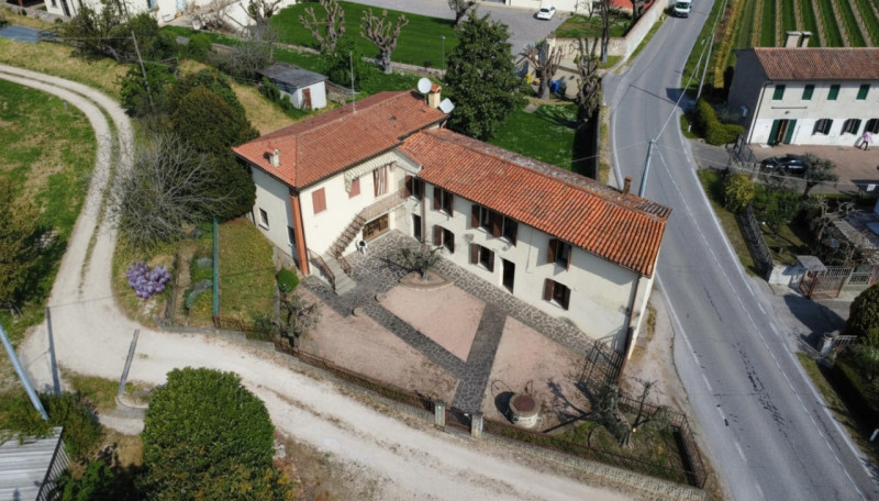 MONSELICE Zona Solana, ai piedi del colle Montericco in posizione tranquilla, proponiamo un'abita...