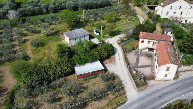 MONSELICE Zona Solana, ai piedi del colle Montericco in posizione tranquilla, proponiamo un'abita...