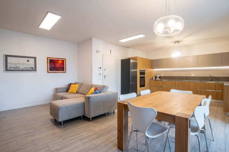 Cadoneghe - Bragni; Immobiliare Faulisi propone in vendita appartamento quadrilocale situato a po...