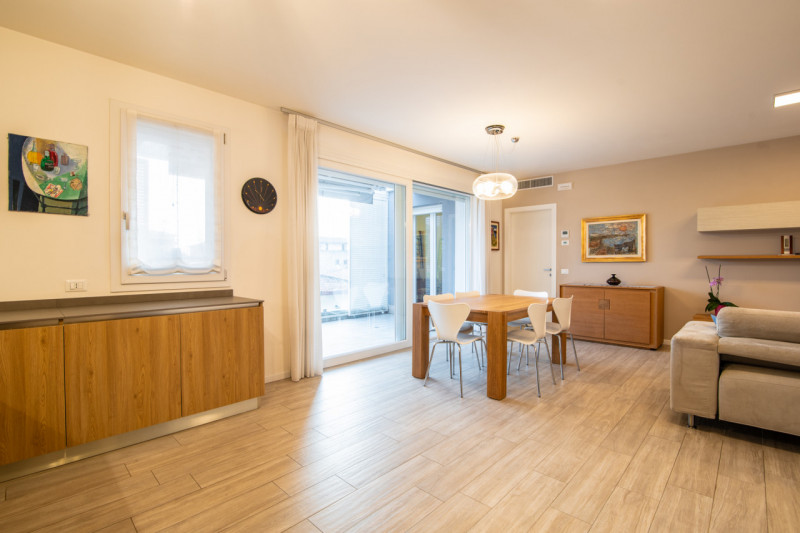 Cadoneghe - Bragni; Immobiliare Faulisi propone in vendita appartamento quadrilocale situato a po...