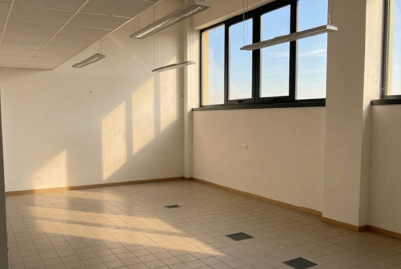 A Cartura, in località Cagnola, proponiamo in vendita un locale commerciale di circa 85 mq ubicat...