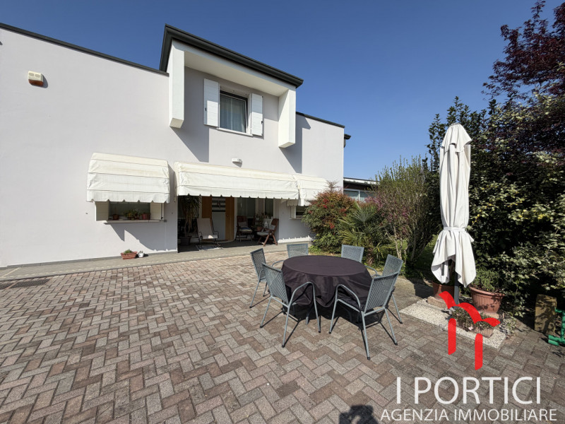 Zero Branco-

Proponiamo in vendita una soluzione unica nel suo genere, perfetta per chi desidera...