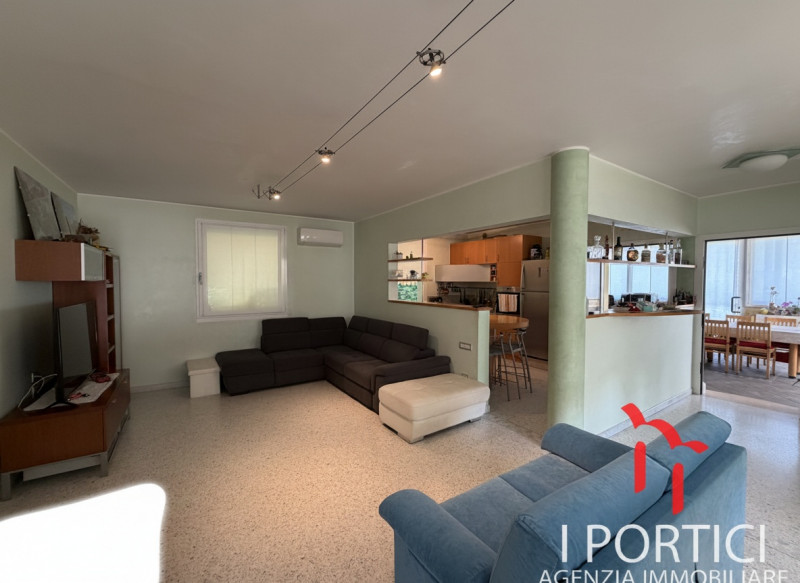 Zero Branco-

Proponiamo in vendita una soluzione unica nel suo genere, perfetta per chi desidera...