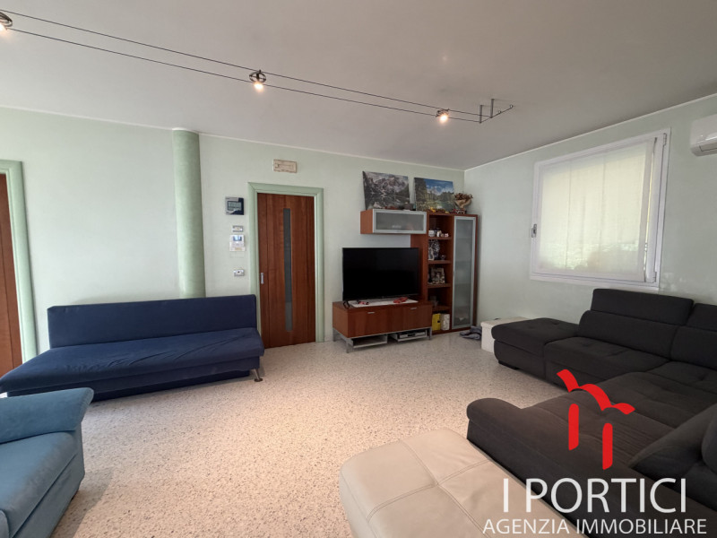 Zero Branco-

Proponiamo in vendita una soluzione unica nel suo genere, perfetta per chi desidera...