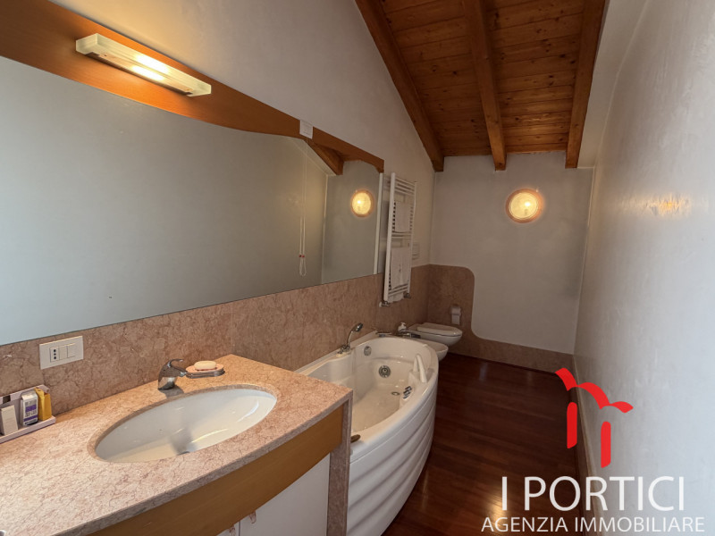 Zero Branco-

Proponiamo in vendita una soluzione unica nel suo genere, perfetta per chi desidera...