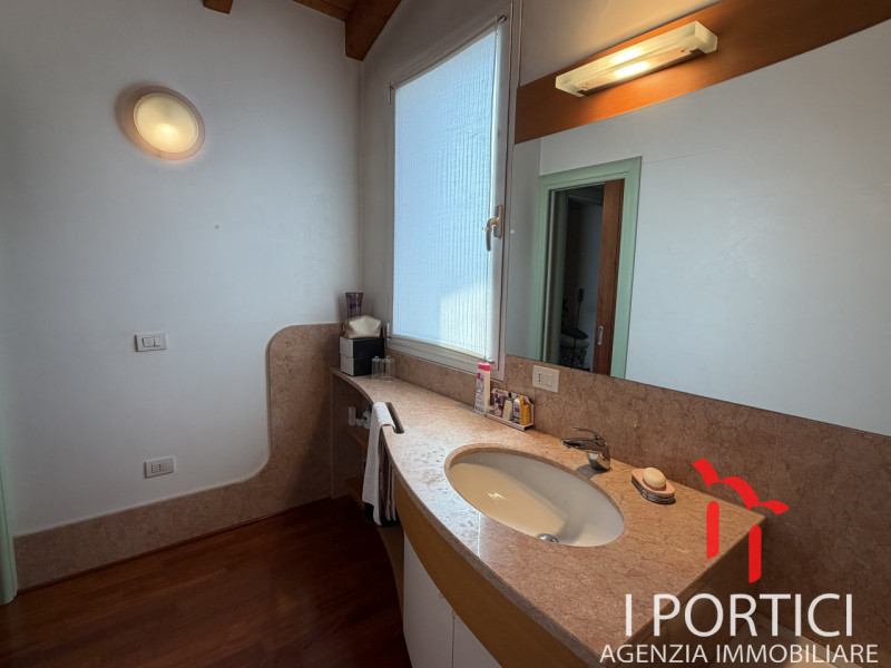 Zero Branco-

Proponiamo in vendita una soluzione unica nel suo genere, perfetta per chi desidera...