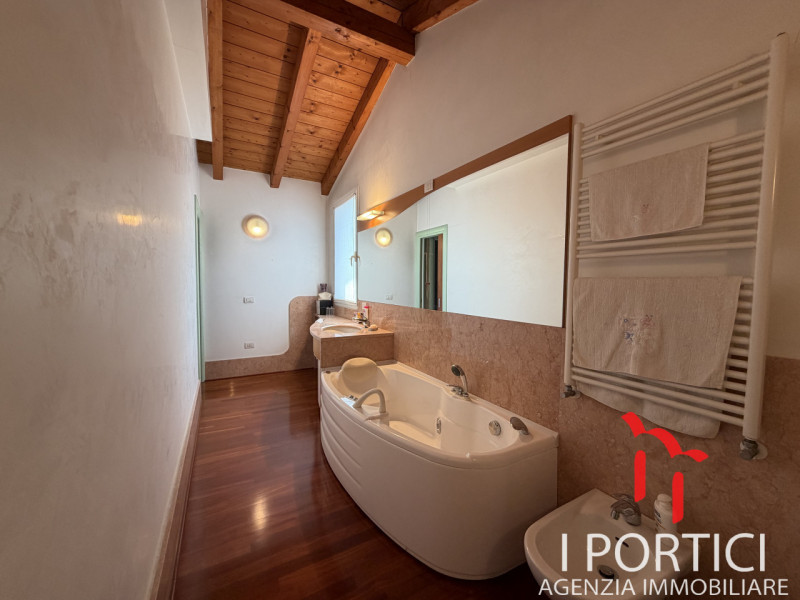 Zero Branco-

Proponiamo in vendita una soluzione unica nel suo genere, perfetta per chi desidera...