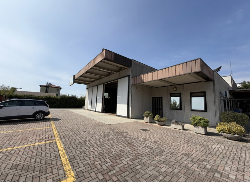 Zero Branco-

Proponiamo in vendita una soluzione unica nel suo genere, perfetta per chi desidera...