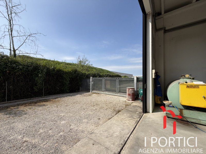 Zero Branco-

Proponiamo in vendita una soluzione unica nel suo genere, perfetta per chi desidera...