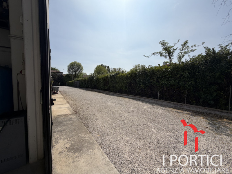 Zero Branco-

Proponiamo in vendita una soluzione unica nel suo genere, perfetta per chi desidera...