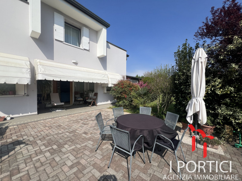 Zero Branco-

Proponiamo in vendita una soluzione unica nel suo genere, perfetta per chi desidera...