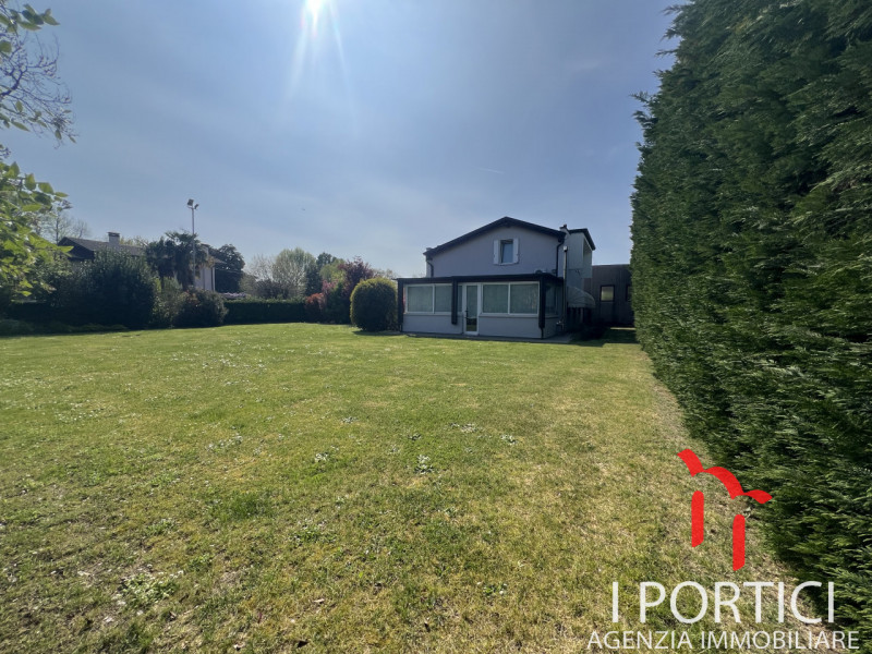 Zero Branco-

Proponiamo in vendita una soluzione unica nel suo genere, perfetta per chi desidera...