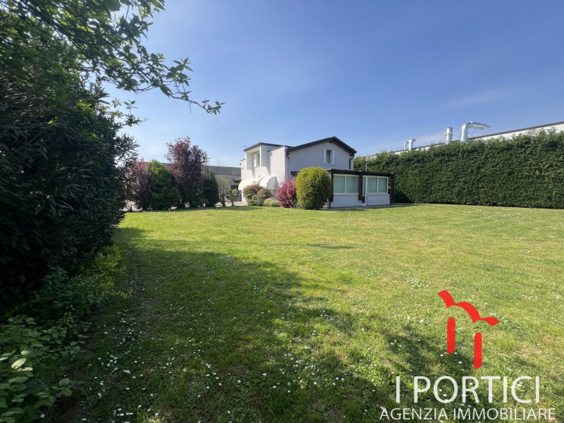 Zero Branco-

Proponiamo in vendita una soluzione unica nel suo genere, perfetta per chi desidera...