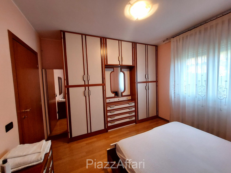 Proponiamo in locazione appartamento al piano terra con giardino ad uso esclusivo, inserito in un...