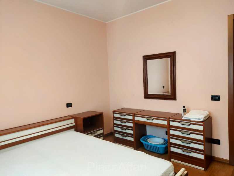 Proponiamo in locazione appartamento al piano terra con giardino ad uso esclusivo, inserito in un...