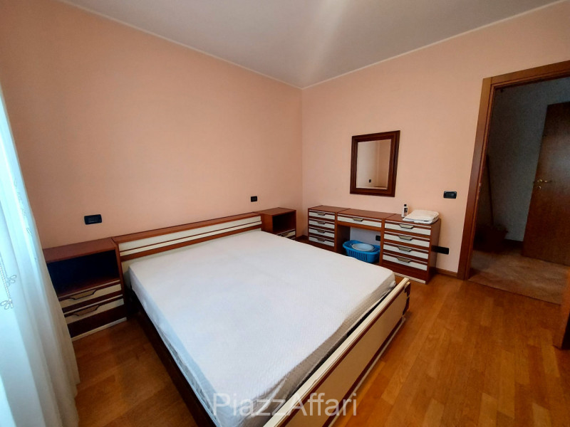 Proponiamo in locazione appartamento al piano terra con giardino ad uso esclusivo, inserito in un...