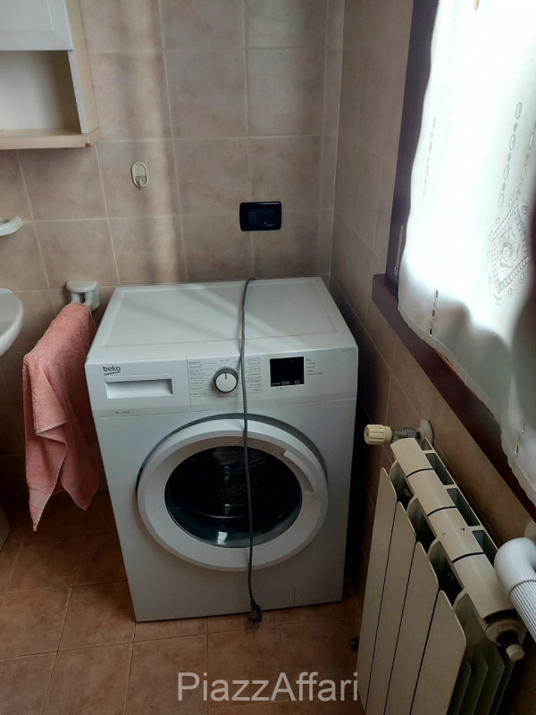 Proponiamo in locazione appartamento al piano terra con giardino ad uso esclusivo, inserito in un...