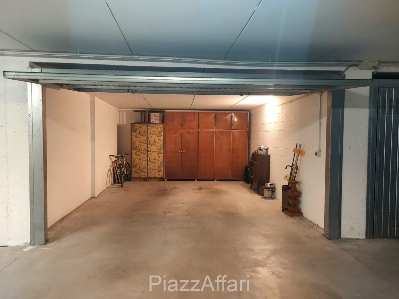 Proponiamo in locazione appartamento al piano terra con giardino ad uso esclusivo, inserito in un...