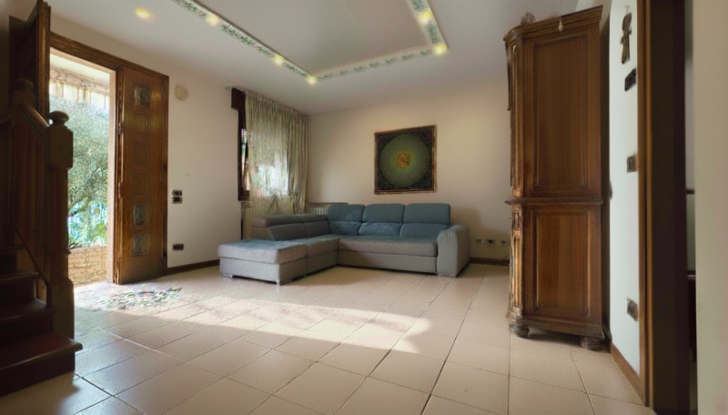 VIGONZA-Perarolo-: in tranquillo quartiere residenziale, proponiamo questa casa singola dalla gen...