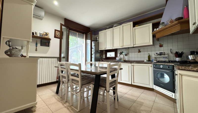 VIGONZA-Perarolo-: in tranquillo quartiere residenziale, proponiamo questa casa singola dalla gen...