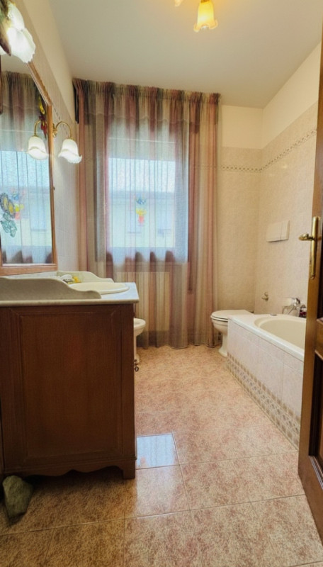 VIGONZA-Perarolo-: in tranquillo quartiere residenziale, proponiamo questa casa singola dalla gen...