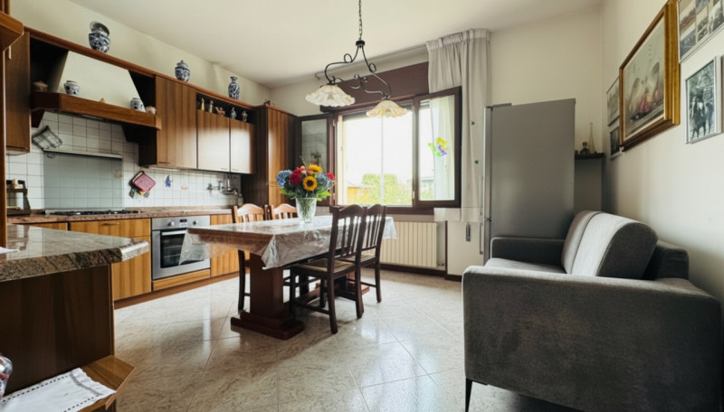 VIGONZA-Perarolo-: in tranquillo quartiere residenziale, proponiamo questa casa singola dalla gen...