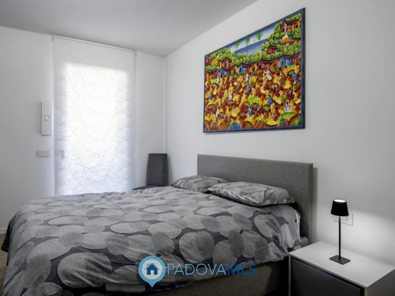 Mestrino: In quartiere residenziale nel cuore di Mestrino proponiamo un'attico composto da un'amp...