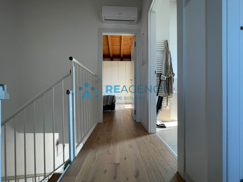 Se stai cercando una casa moderna, luminosa e pronta da vivere nel cuore di Altavilla Vicentina, ...