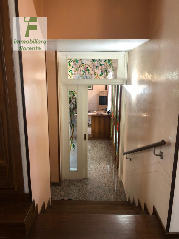 Signorile, impeccabile, in ottimo stato di manutenzione... su un lotto di 750 mq, casa singola su...