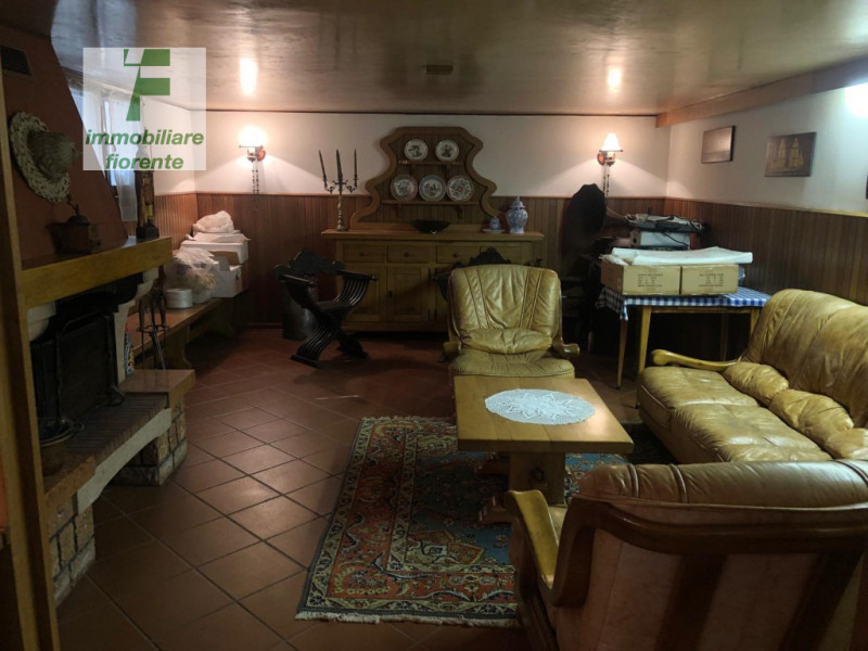 Signorile, impeccabile, in ottimo stato di manutenzione... su un lotto di 750 mq, casa singola su...