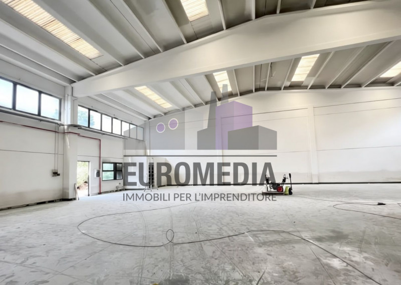 Rif. AC21_ANTONIO – Per informazioni: 338.4892021
EUROMEDIA propone in locazione un interessante ...