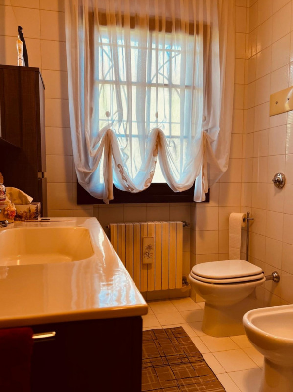 Una casa che accoglie, una casa che racconta
In via Grigolati, nel cuore tranquillo di Quargnenta...