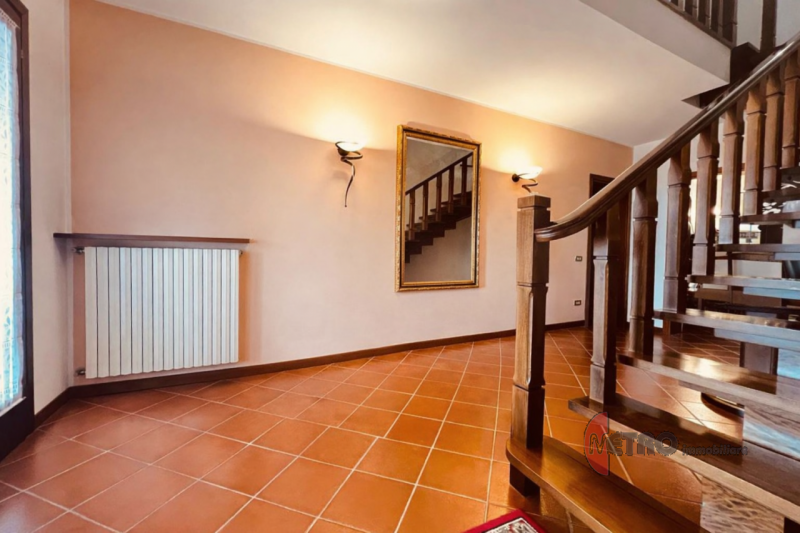 Una casa che accoglie, una casa che racconta
In via Grigolati, nel cuore tranquillo di Quargnenta...