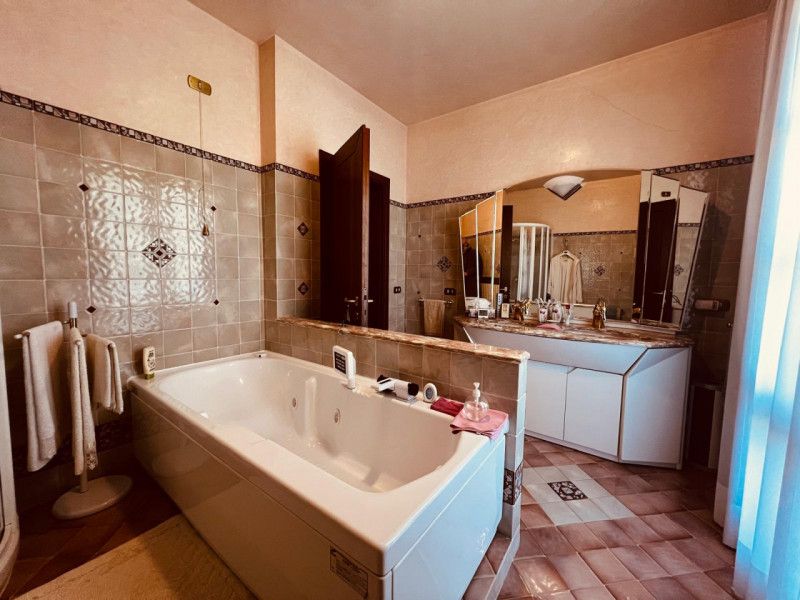 Una casa che accoglie, una casa che racconta
In via Grigolati, nel cuore tranquillo di Quargnenta...