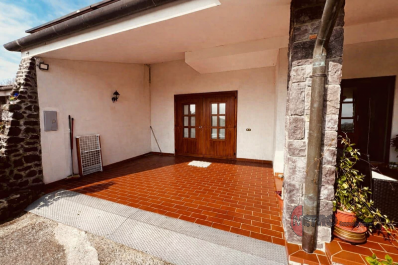 Una casa che accoglie, una casa che racconta
In via Grigolati, nel cuore tranquillo di Quargnenta...