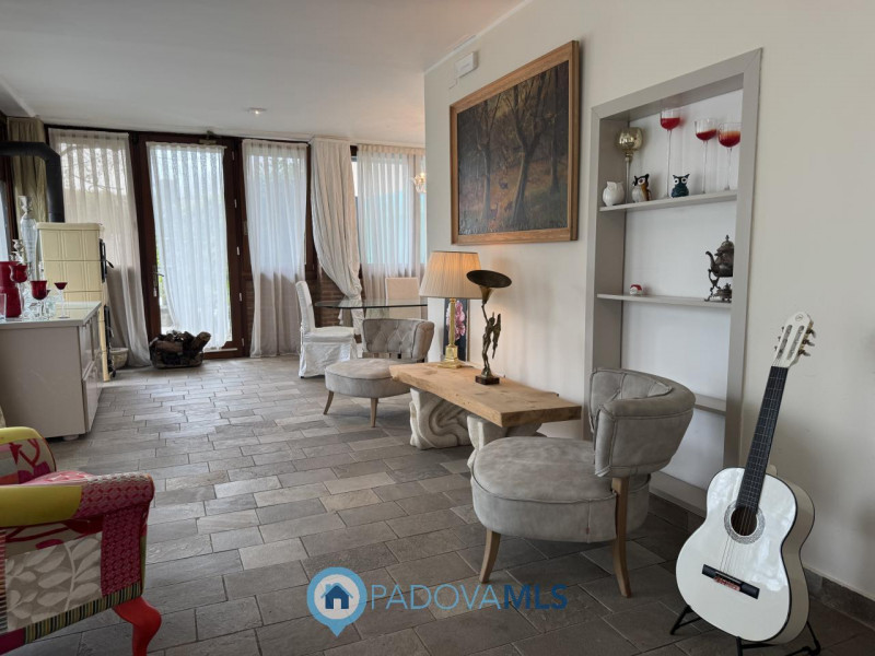 Signorile porzione di villa arredata

Immobile in esclusiva al Gruppo Padova MLS

Se amate la tra...