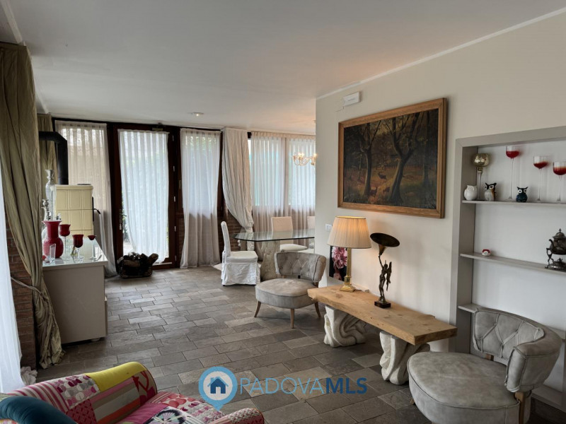 Signorile porzione di villa arredata

Immobile in esclusiva al Gruppo Padova MLS

Se amate la tra...