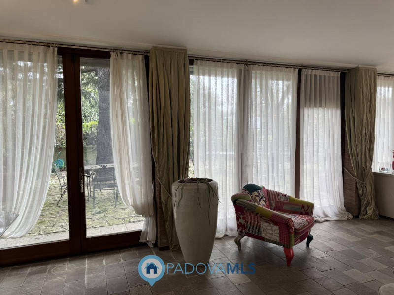 Signorile porzione di villa arredata

Immobile in esclusiva al Gruppo Padova MLS

Se amate la tra...