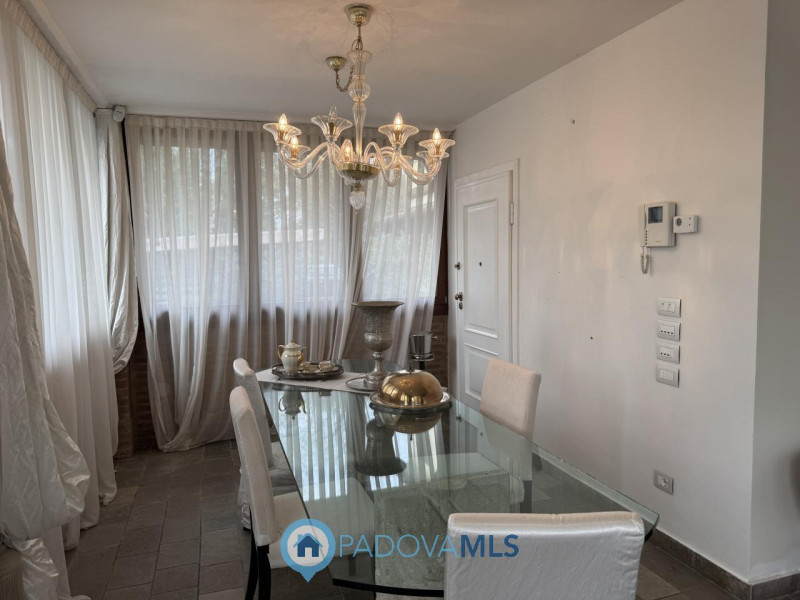 Signorile porzione di villa arredata

Immobile in esclusiva al Gruppo Padova MLS

Se amate la tra...