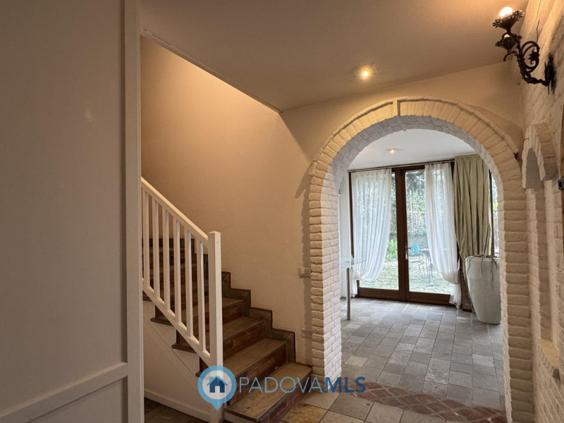 Signorile porzione di villa arredata

Immobile in esclusiva al Gruppo Padova MLS

Se amate la tra...