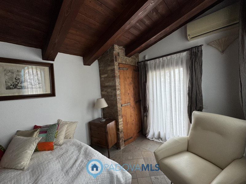 Signorile porzione di villa arredata

Immobile in esclusiva al Gruppo Padova MLS

Se amate la tra...