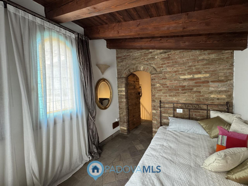 Signorile porzione di villa arredata

Immobile in esclusiva al Gruppo Padova MLS

Se amate la tra...