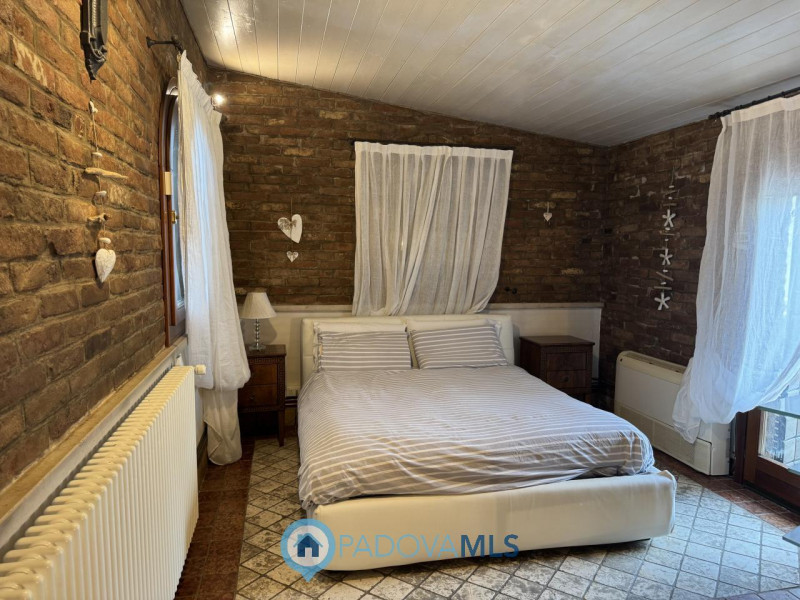 Signorile porzione di villa arredata

Immobile in esclusiva al Gruppo Padova MLS

Se amate la tra...