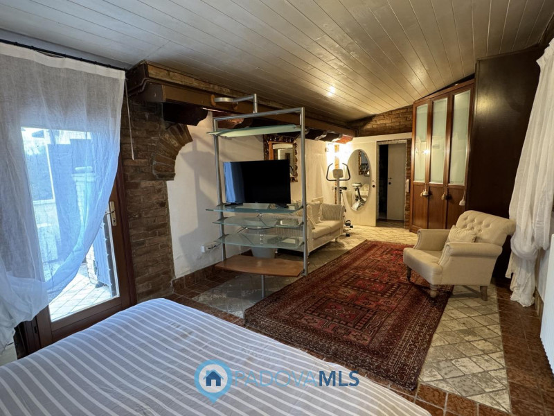 Signorile porzione di villa arredata

Immobile in esclusiva al Gruppo Padova MLS

Se amate la tra...