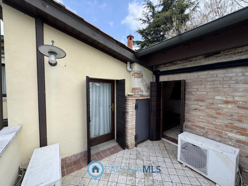 Signorile porzione di villa arredata

Immobile in esclusiva al Gruppo Padova MLS

Se amate la tra...