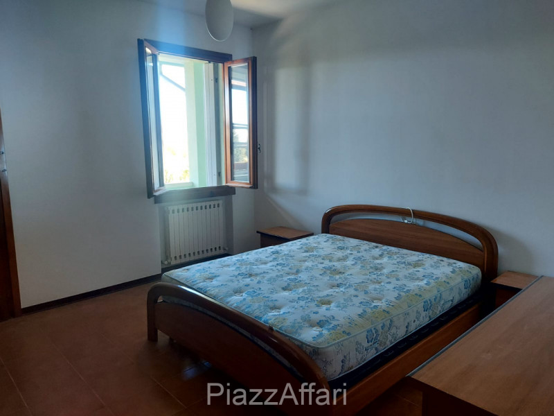 A Cambroso, frazione di Codevigo, proponiamo in affitto appartamento al piano primo situato in un...