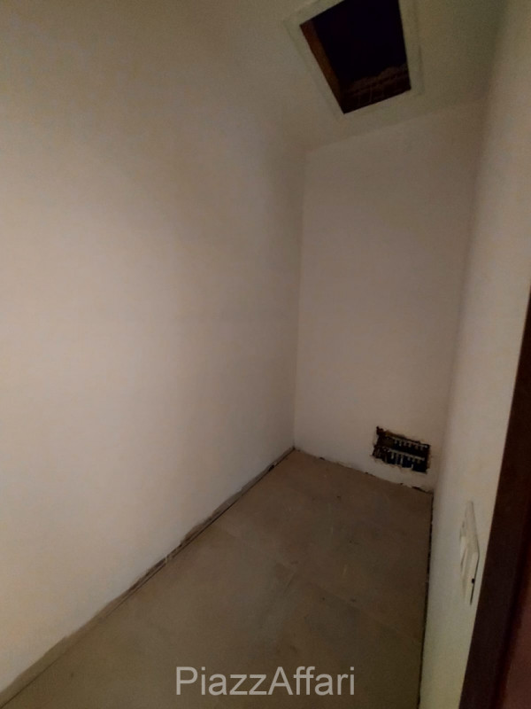 A Cambroso, frazione di Codevigo, proponiamo in affitto appartamento al piano primo situato in un...